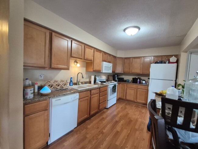 property at 886 Wescott Square