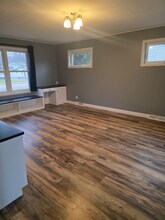 244 Broadway St E in Amery, WI - Foto de edificio - Building Photo