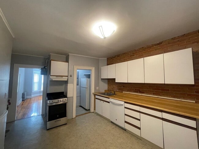 63 Summer St, Unit 2 in Somerville, MA - Foto de edificio - Building Photo