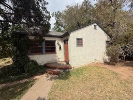 2210 30th St in Lubbock, TX - Building Photo