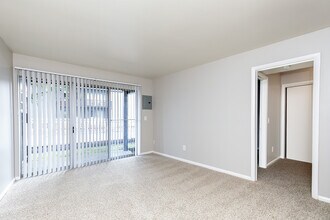 Tivoli Apartments in Columbus, OH - Building Photo - Building Photo