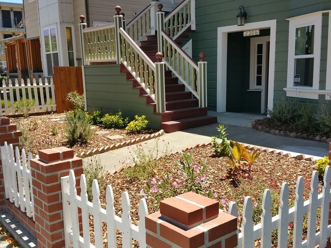 2206 Lincoln Ave, Unit B in Alameda, CA - Foto de edificio - Building Photo
