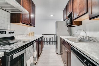 Fine Living at Aquila Park & Royal Park in St. Louis Park, MN - Foto de edificio - Building Photo