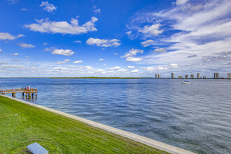 100 Shore 208 Ct in West Palm Beach, FL - Foto de edificio - Building Photo