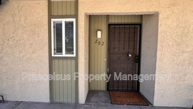 202 S Pierce St in El Cajon, CA - Building Photo - Building Photo