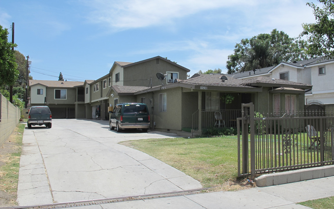 11230 Louise Ave in Lynwood, CA - Building Photo