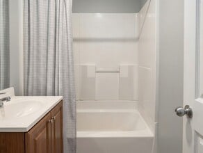 302 Boston Post Rd E in Marlborough, MA - Building Photo - Building Photo