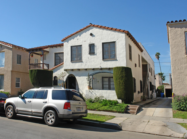 327 N Curson Ave in Los Angeles, CA - Building Photo - Building Photo