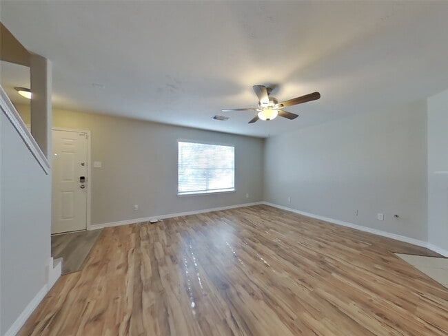 1910 Flycaster Dr in Spring, TX - Foto de edificio - Building Photo