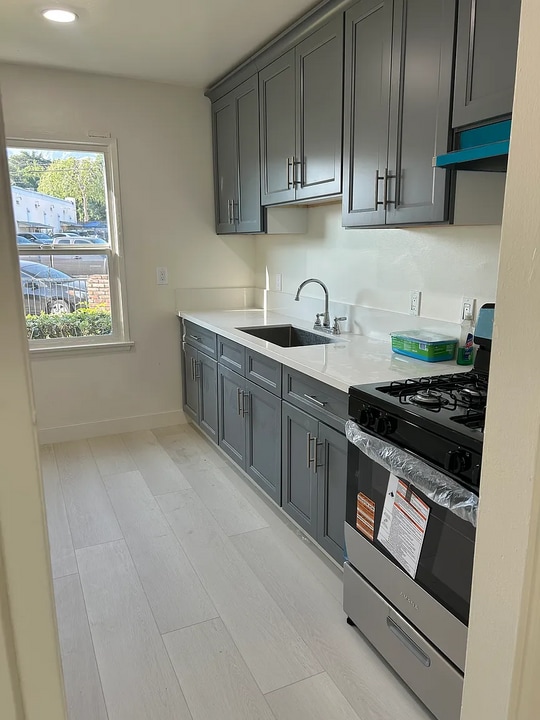 476 Woodbury Rd in Pasadena, CA - Building Photo