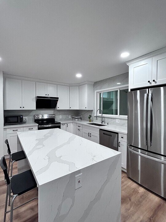 635 River View Dr in San Jose, CA - Foto de edificio
