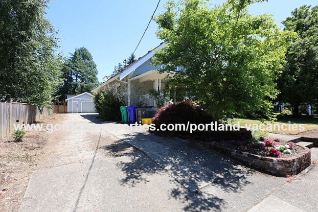5424 SE 88th Ave in Portland, OR - Foto de edificio - Building Photo