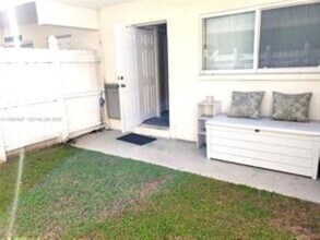 1878 NE 46th St, Unit C2 in Fort Lauderdale, FL - Foto de edificio - Building Photo