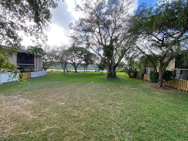 10350 SW 220th St in Cutler Bay, FL - Building Photo - Building Photo