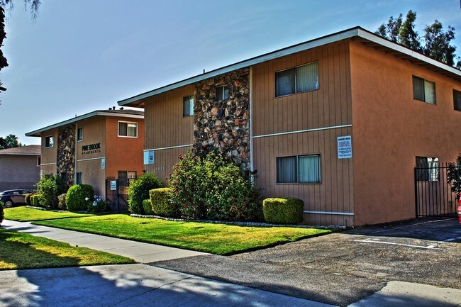 Pine Brook in Riverside, CA - Foto de edificio - Building Photo