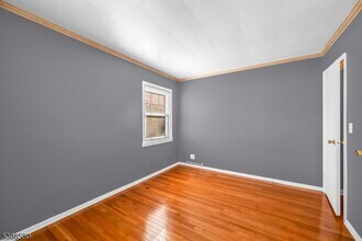 6 Gainsborough Terrace in River Edge, NJ - Foto de edificio - Building Photo