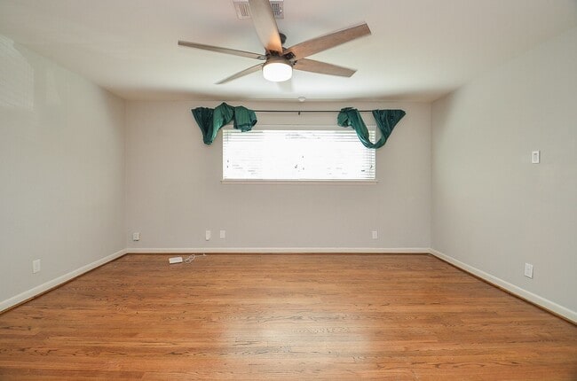 10050 Haddington Dr in Houston, TX - Building Photo - Building Photo