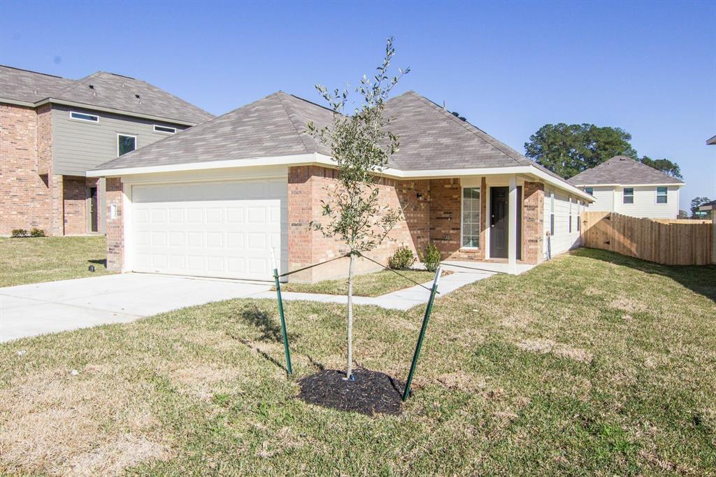 13810 Winding Path Ln in Willis, TX - Building Photo