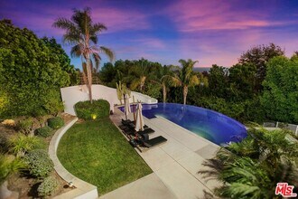 27454 Winding Way in Malibu, CA - Foto de edificio - Building Photo