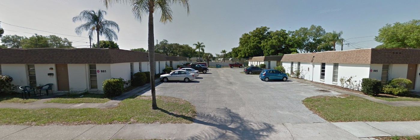 885 Beltrees St in Dunedin, FL - Foto de edificio