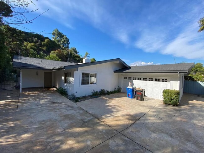 16636 Calneva Dr in Los Angeles, CA - Building Photo - Building Photo