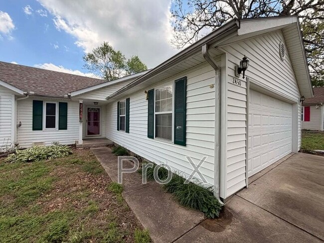 2430 E Manitou St in Joplin, MO - Building Photo - Building Photo