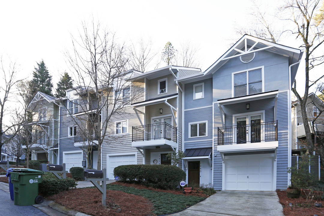 Morningside Woods Townhomes in Atlanta, GA - Foto de edificio