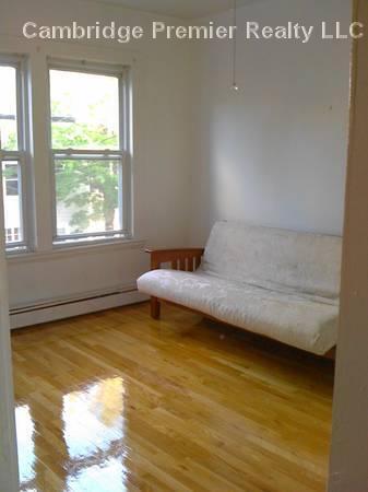 103 Sciarappa St, Unit 1 in Cambridge, MA - Building Photo - Building Photo