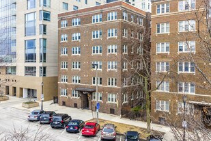 La Shall in Milwaukee, WI - Building Photo