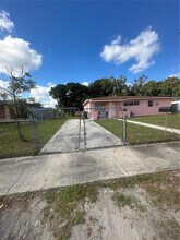 3501 NW 171 Terrace in Miami Gardens, FL - Building Photo - Building Photo