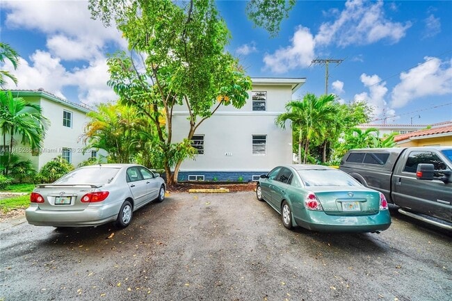411 Santander Ave, Unit 1 in Coral Gables, FL - Building Photo - Building Photo