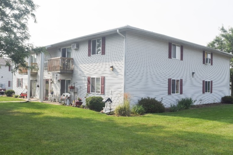 Sunshine Court Apartments in Bonduel, WI - Foto de edificio