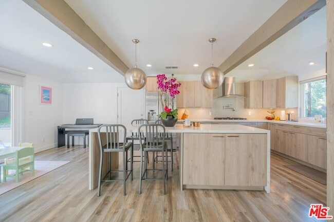 property at 2760 E Glenoaks Blvd