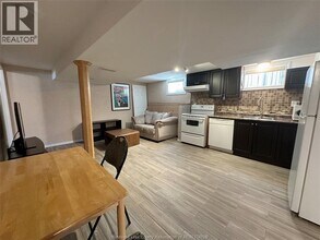 849 Dougall Ave in Windsor, ON - Foto de edificio - Building Photo