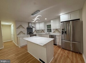 12371 Henderson Rd in Clifton, VA - Building Photo - Building Photo