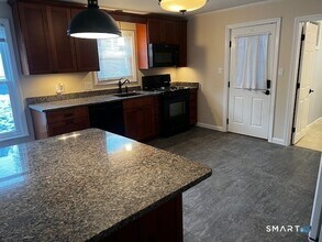 64 Seymour St in Bristol, CT - Building Photo - Building Photo