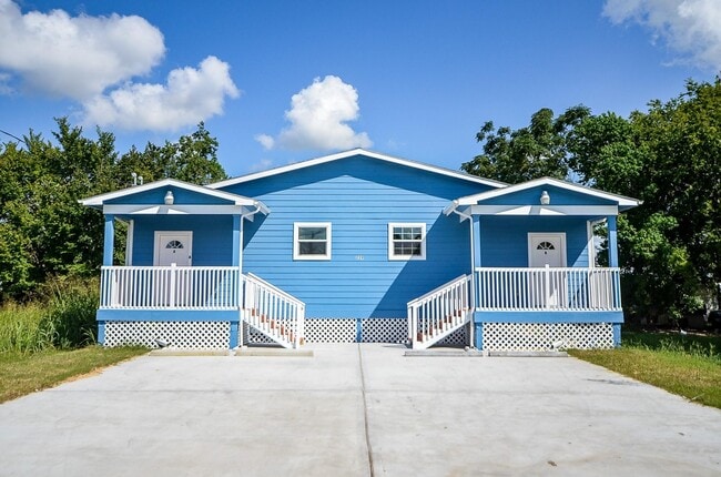 property at 239 Broadhurst Dr