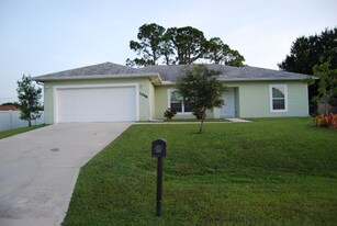 1048 Hunt St NW in Palm Bay, FL - Building Photo
