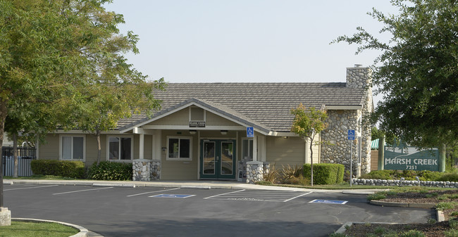 Marsh Creek Apartments in Brentwood, CA - Foto de edificio - Building Photo