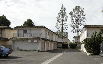 El Syd Apartments in Costa Mesa, CA - Foto de edificio - Building Photo