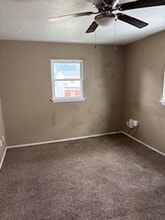 225 Miriam Dr in Waterloo, IA - Building Photo - Building Photo