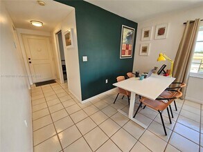 3944 NE 167th St in North Miami Beach, FL - Building Photo - Building Photo