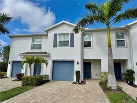 15315 Wildflower Cir in Naples, FL - Building Photo