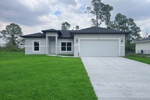 707 Puccini Ave S in Lehigh Acres, FL - Building Photo
