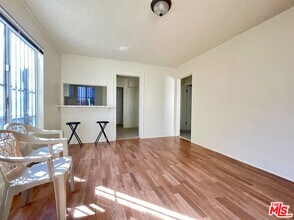 711 W 54th St in Los Angeles, CA - Building Photo - Building Photo