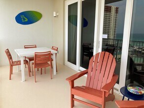 9860 S Thomas Dr, Unit 818 in Panama City Beach, FL - Building Photo - Building Photo