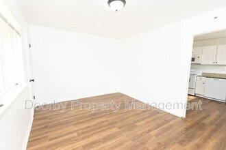 2011 Milne St, Unit Unit B in Chattanooga, TN - Foto de edificio - Building Photo