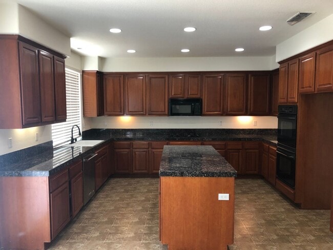 1408 Rose Glen Dr in Roseville, CA - Foto de edificio - Building Photo