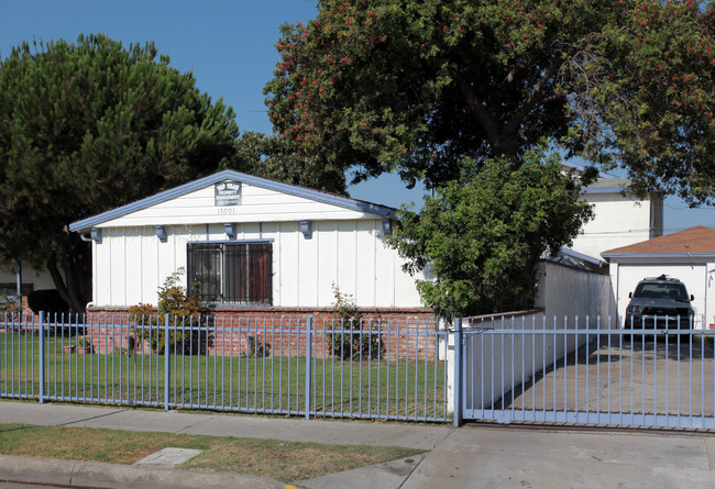 15001 Chadron Ave in Gardena, CA - Building Photo - Building Photo