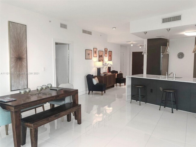 900 Biscayne, Unit 3901 in Miami, FL - Building Photo - Building Photo